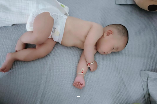 安陆宝宝总是摇头怎么回事